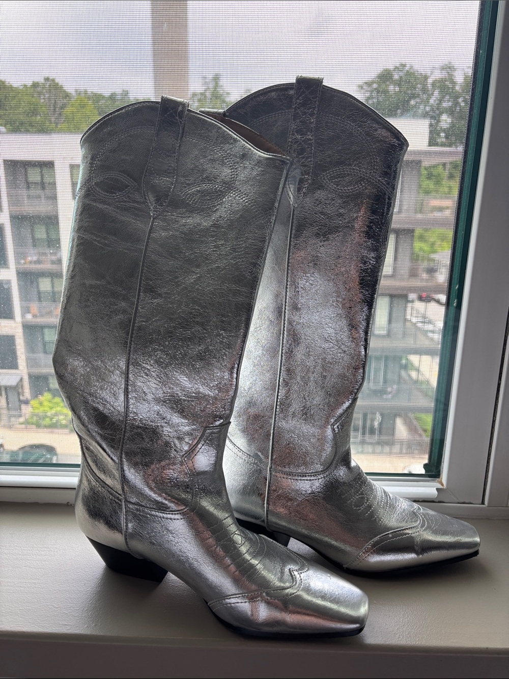 Steve Madden Metallic Silver Western Cowgirl Boots